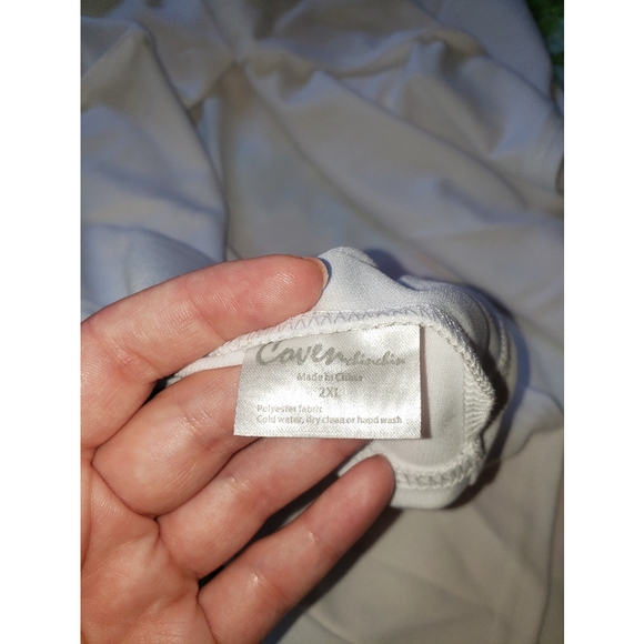 White dress with mesh details - Picture 2 of 4